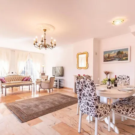 Awesome In With Kitchen Сasa de vacaciones *